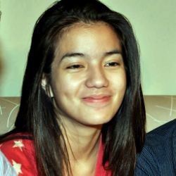 Sheila Marcia Bahagia Didampingi Sang Ayah Menuju Altar