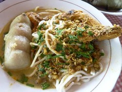Sluurp.. Gurih Enak Laksa Tangerang