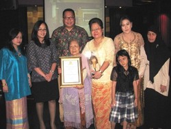 REDTOP Sambut Hari Kartini Dengan Tema Serba 21