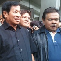 Kelompok 78: Agum Lebih Baik Mundur daripada Dimundurkan