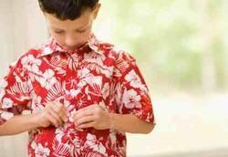 Anak 3 Tahun Harus Bisa Kancingkan Baju Sendiri