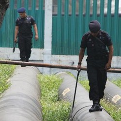 Brimob Polda Riau Sisir Kilang Minyak Pertamina Dumai