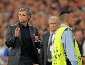 Takut Karirnya Hancur, Mourinho Enggan Komentari Wasit
