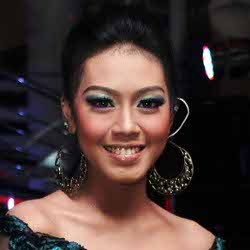 Bersama Yovie Widianto, Dhisa Telurkan Cintaku Kamu