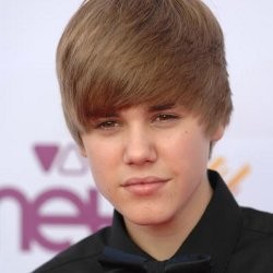 Justin Bieber Tetap Menulis Lagu di Sela Tur