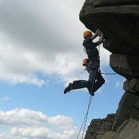 Pendaki Strata Sosial di Dunia Maya