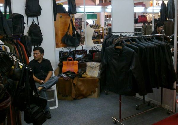 Yuk! Berburu Jaket & Sepatu Kulit Lokal