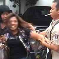 Sidang Ricuh, Terdakwa Menyerang Saksi yang Juga Mantan Suami