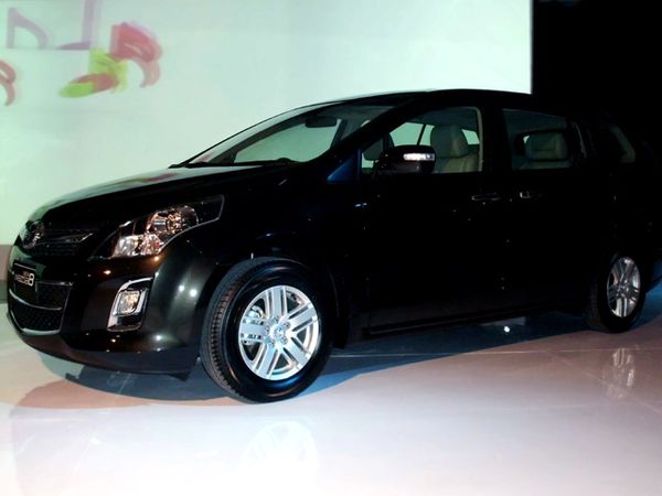 Mazda8 Kado Ultah Mazda di Indonesia