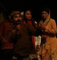 Longser Payung Butut Kocok Perut Penonton di Rumentang Siang