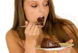 Kenapa Nafsu Makan Gede Jelang Menstruasi?