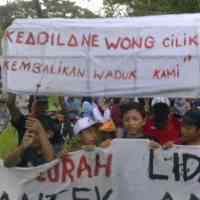 Warga Lidah Kulon Demo Kantor Kelurahan