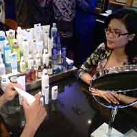 Lindungi Wajah dengan Krim Berbahan Herbal