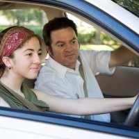 Melatih Remaja Cara Menyetir yang Benar