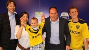 Klub Belanda Kontrak Balita 18 Bulan