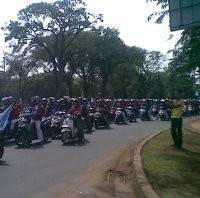 2.000-an Buruh Konvoi Motor Depan Istana