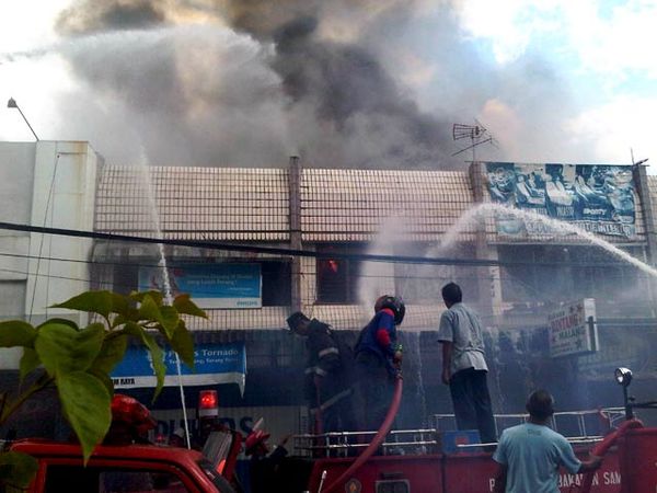 8 Ruko di Samarinda Hangus Terbakar