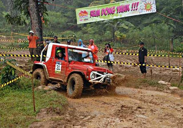 Memperingati Hari Kartini di Sirkuit Berlumpur