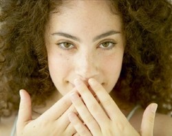 Atasi Bau Mulut dengan 4 Cara Ini