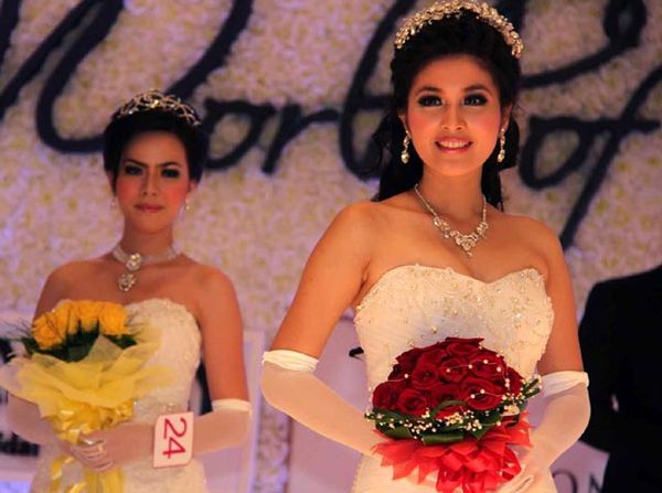 Sandra Dewi Cantik dengan Gaun Pengantin