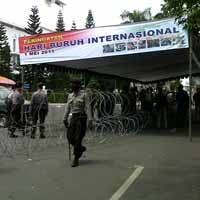 Sambut Buruh, Kantor Gubernur Jatim Dikelilingi Pagar Kawat Berduri