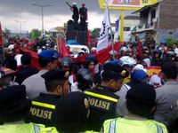 Buruh Blokir Akses Bandara Juanda