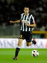 Chiellini Setia kepada Nyonya Tua