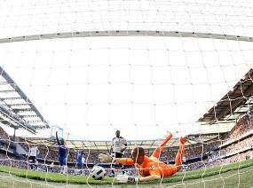 Redknapp Gugat Dua Gol Chelsea