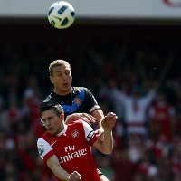 Van Persie: Vidic Seharusnya Mendapat Kartu Merah