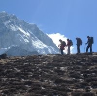 5 Ibu Usia 50 Tahunan Mendaki 5 Gunung Es di 5 Benua