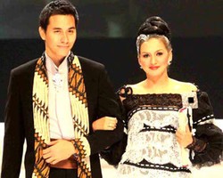 Dini Hari, Donna Agnesia Melahirkan Anak Ketiga 