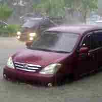 Banjir 1 Meter Genangi Kawasan Mayjen Sungkono