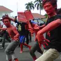 Pelajar Aksi Teatrikal Tolak Komersialisasi Pendidikan