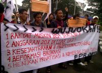 Peringati Hardiknas, Mahasiswa Demo Gedung Sate