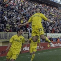 Kapal Selam Kuning Terus Menekan Kelelawar