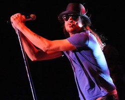 Kid Rock Menerima Penghargaan Dari NAACP, Organisasi Yang Memperjuangkan Hak-Hak Sipil