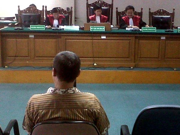 Ari Muladi Dituntut 5 Tahun Penjara