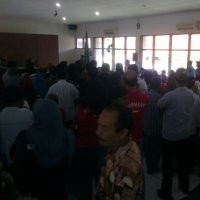 Ratusan Pendukung Wali Kota Bekasi Penuhi Ruang Sidang