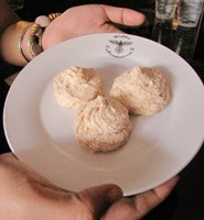 Soldatenkaffe, Sajikan Roti dan Bir Khas Jerman