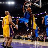 Lakers Tumbang di Kandang Sendiri