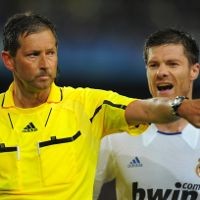 Alonso Keluhkan Kepemimpinan Wasit