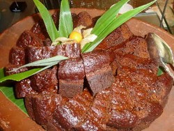 Nyam Nyam... Manis Legit si Sarang Semut