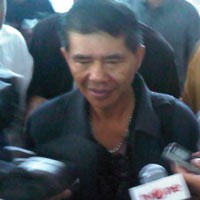 Diserahkan ke Kejari, Cirus Tampak Santai Bersendal