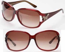 Bergaya Modern dengan Kacamata Juicy Couture