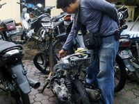 Motor Penjambret Dibakar Massa