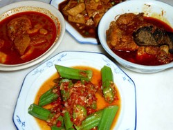 Ayam Pongteh: Masakan Mestizo Melayu-Tionghoa