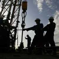 Harga Minyak Jatuh Hampir 10%