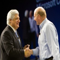 Microsoft Incar Produsen BlackBerry?