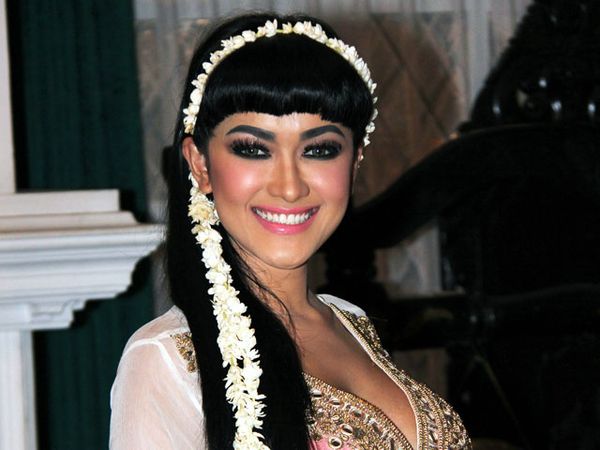 Julia Perez Seksi ala Sinden