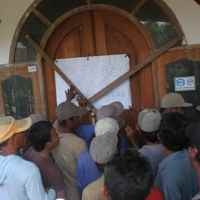 Ratusan Petani Bubarkan Proyek Waduk Jabung